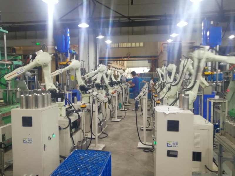 1590830565801768.jpg 內(nèi)膽外殼機(jī)器人上下料設(shè)備.jpg